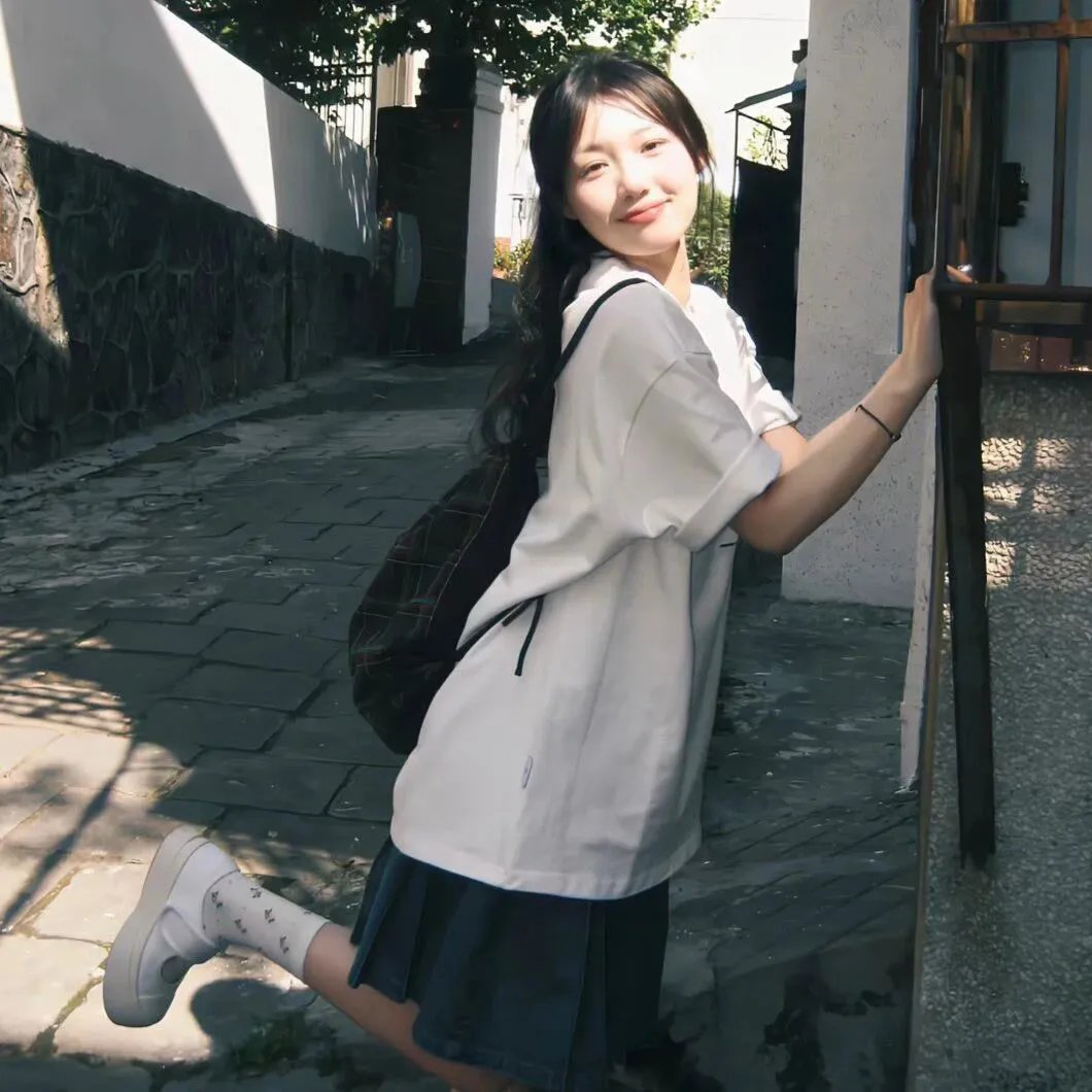 伴游女王